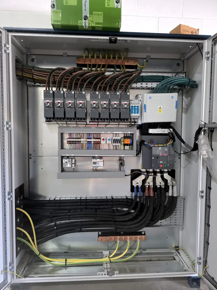 AC distribution panel with ACB and terminated cables