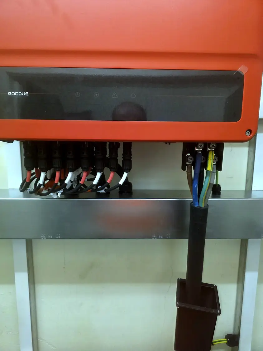DC string connections at the inverter