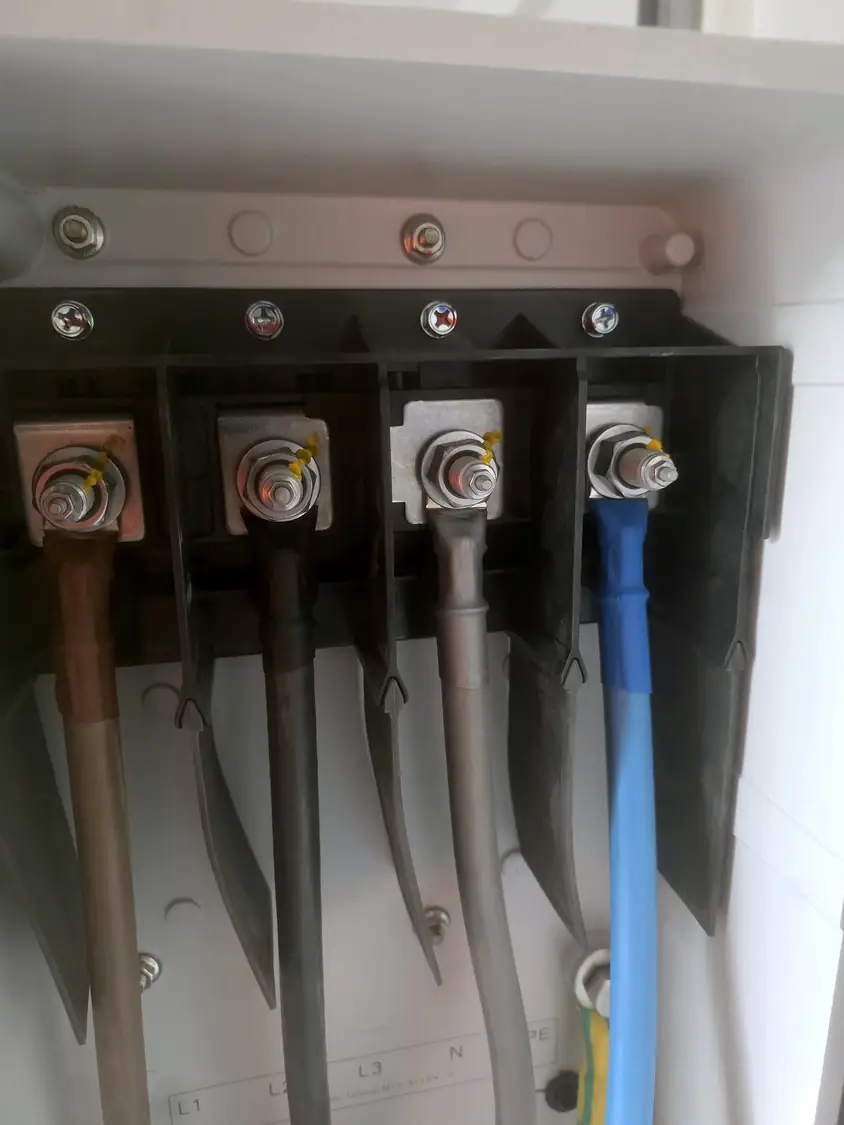 Large cables terminated with torque marks